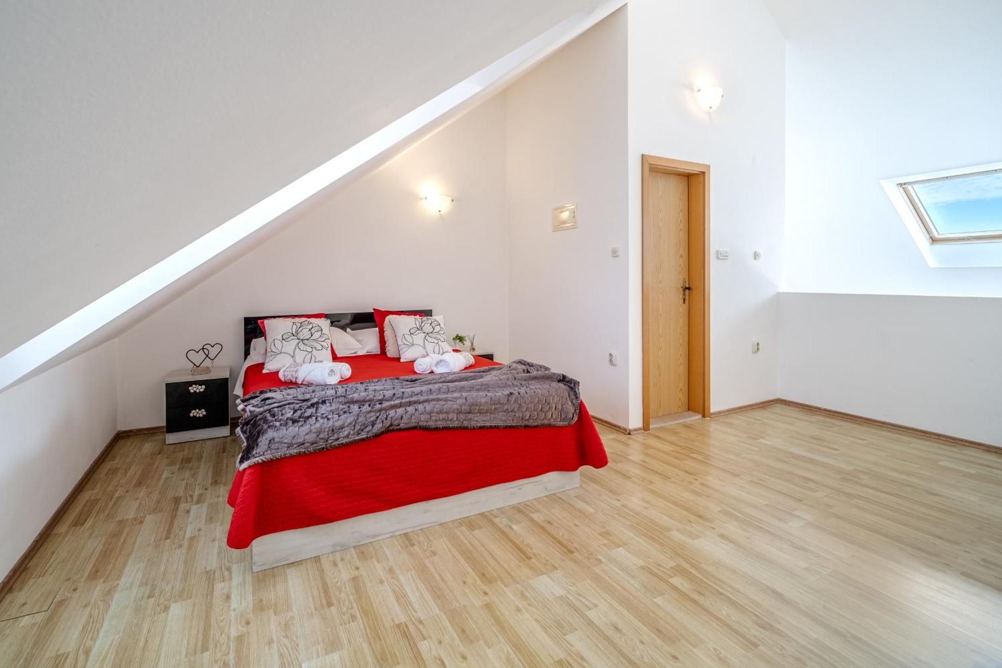 Apartment Milna - With Swimming Pool & Amazing Seaviews, Above Bijaka Beach 外观 照片
