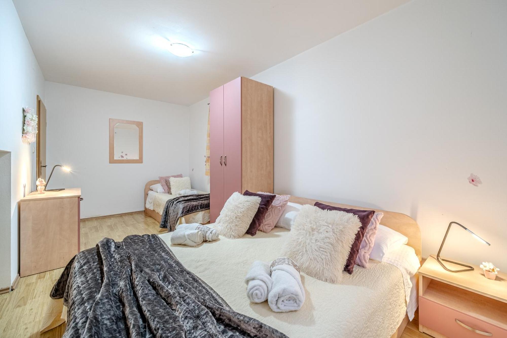Apartment Milna - With Swimming Pool & Amazing Seaviews, Above Bijaka Beach 外观 照片