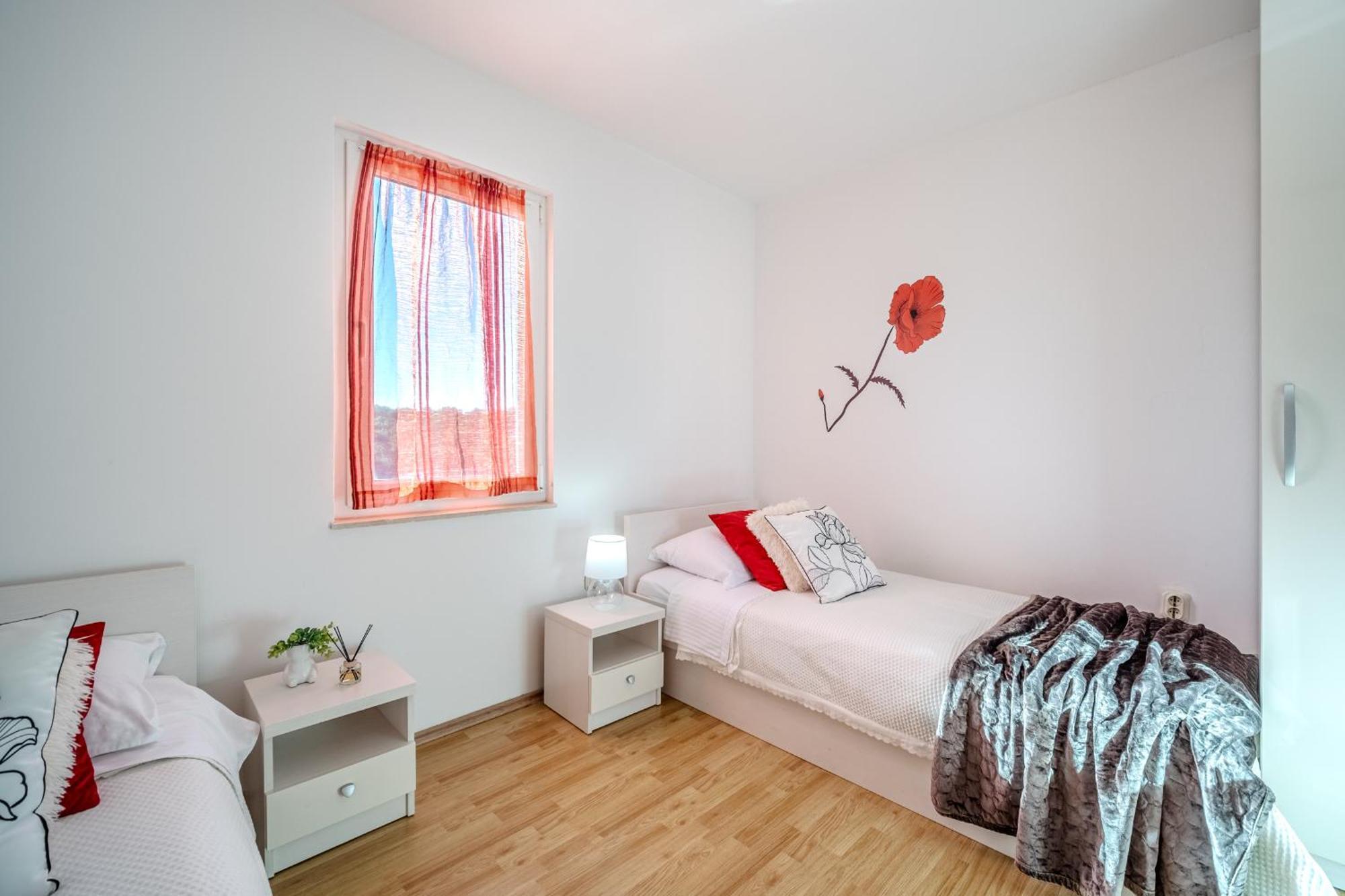 Apartment Milna - With Swimming Pool & Amazing Seaviews, Above Bijaka Beach 外观 照片
