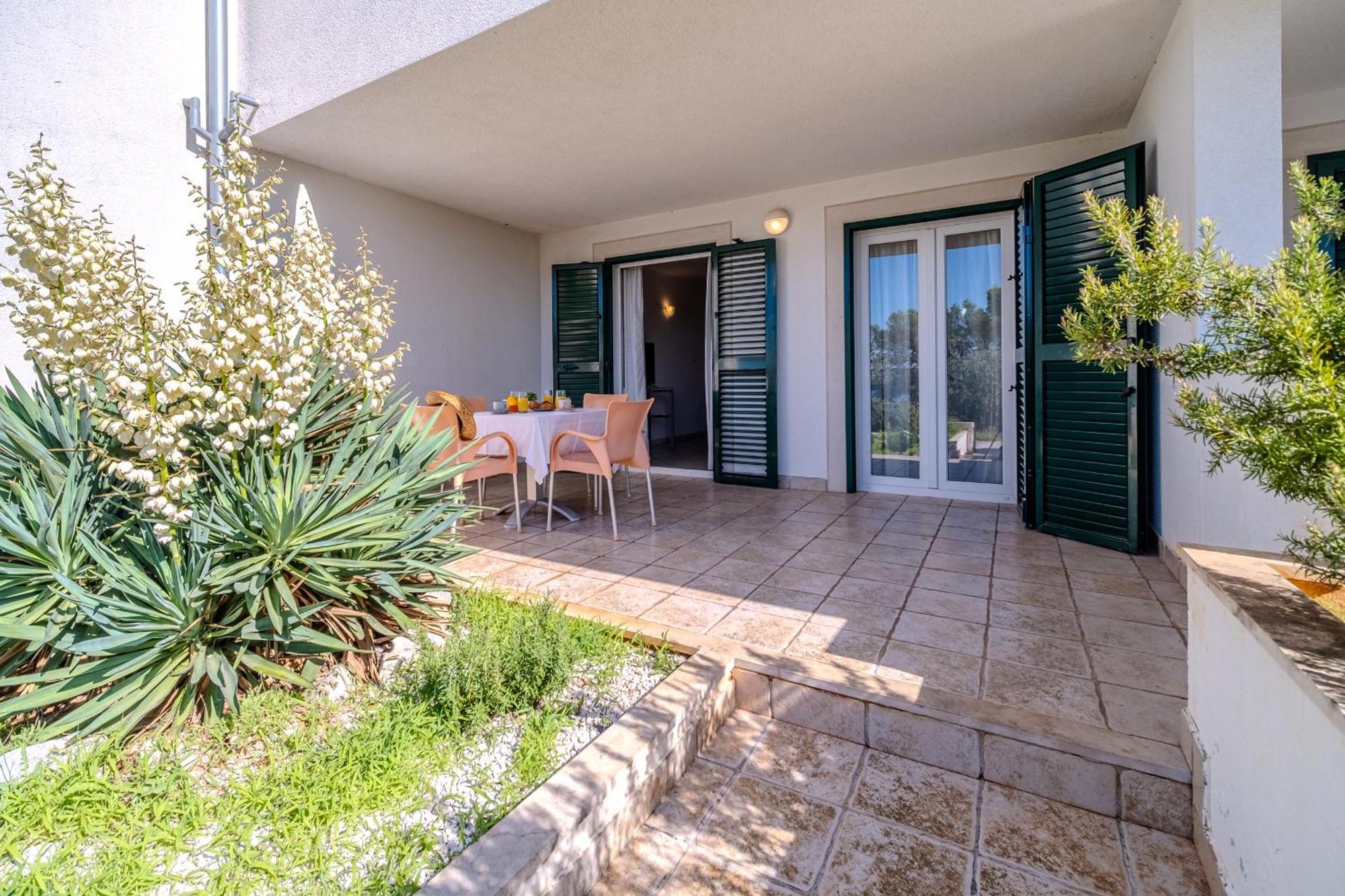 Apartment Milna - With Swimming Pool & Amazing Seaviews, Above Bijaka Beach 外观 照片