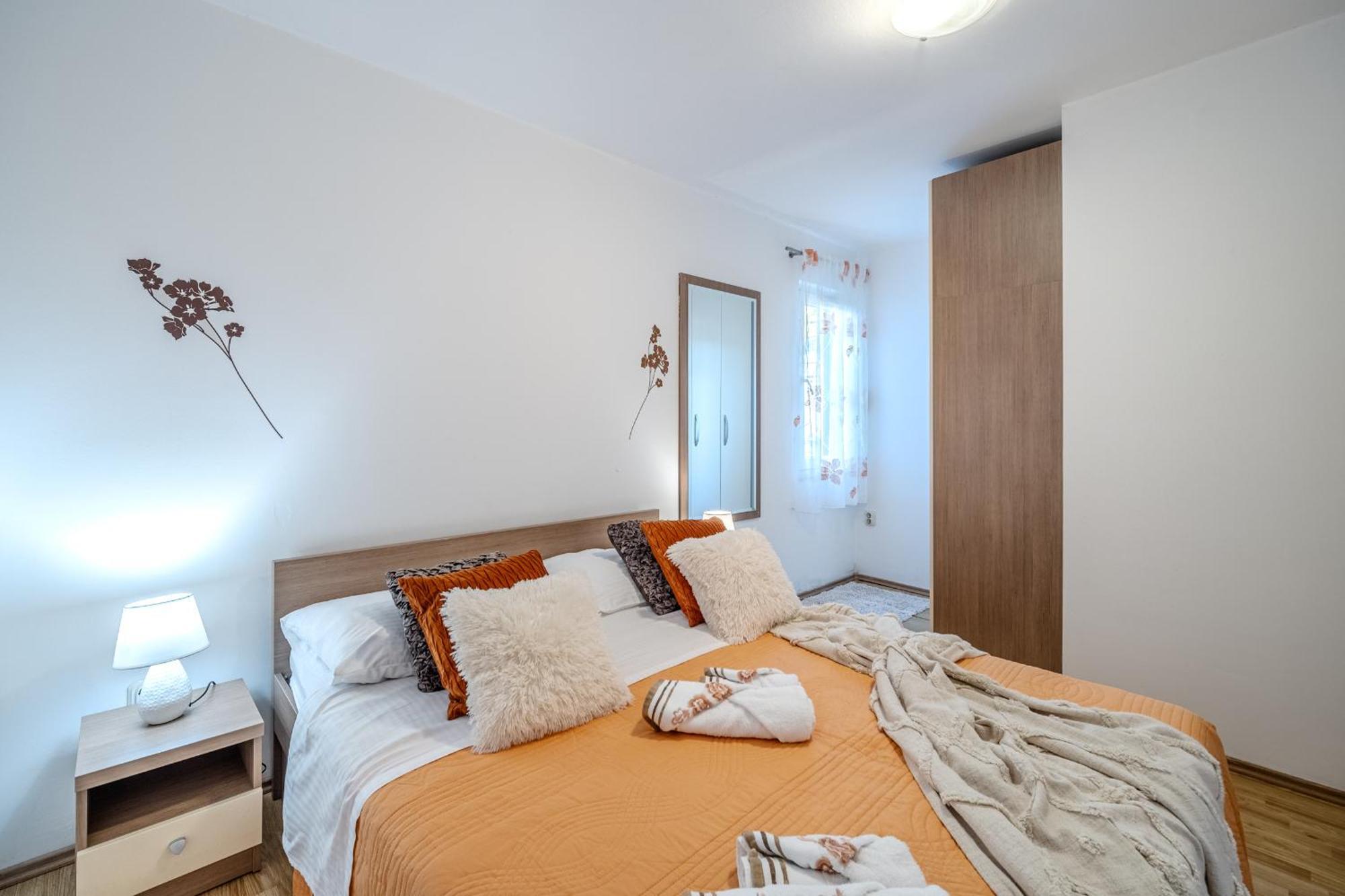 Apartment Milna - With Swimming Pool & Amazing Seaviews, Above Bijaka Beach 外观 照片