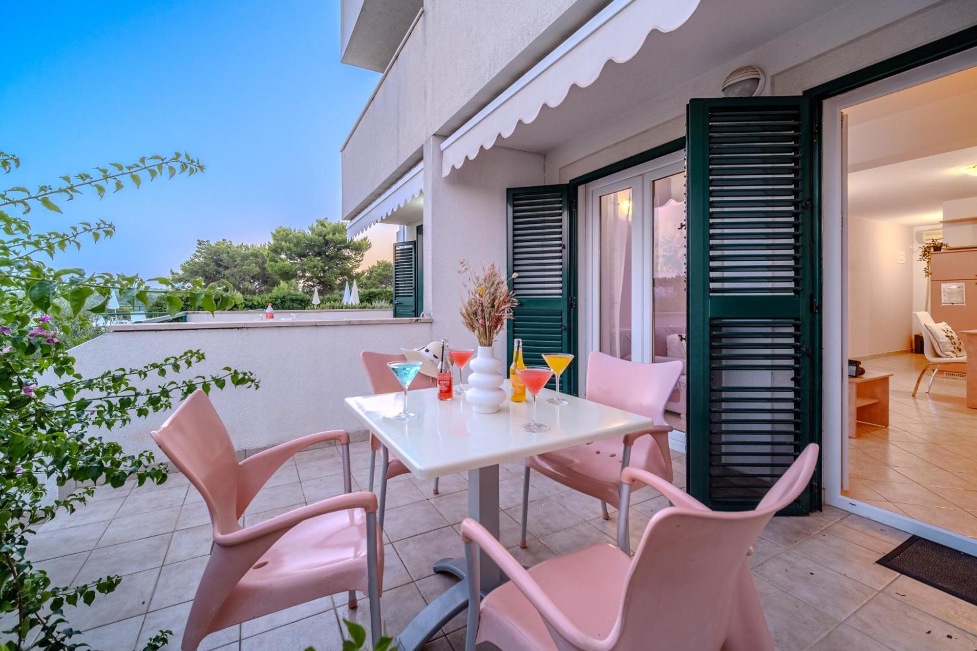 Apartment Milna - With Swimming Pool & Amazing Seaviews, Above Bijaka Beach 外观 照片