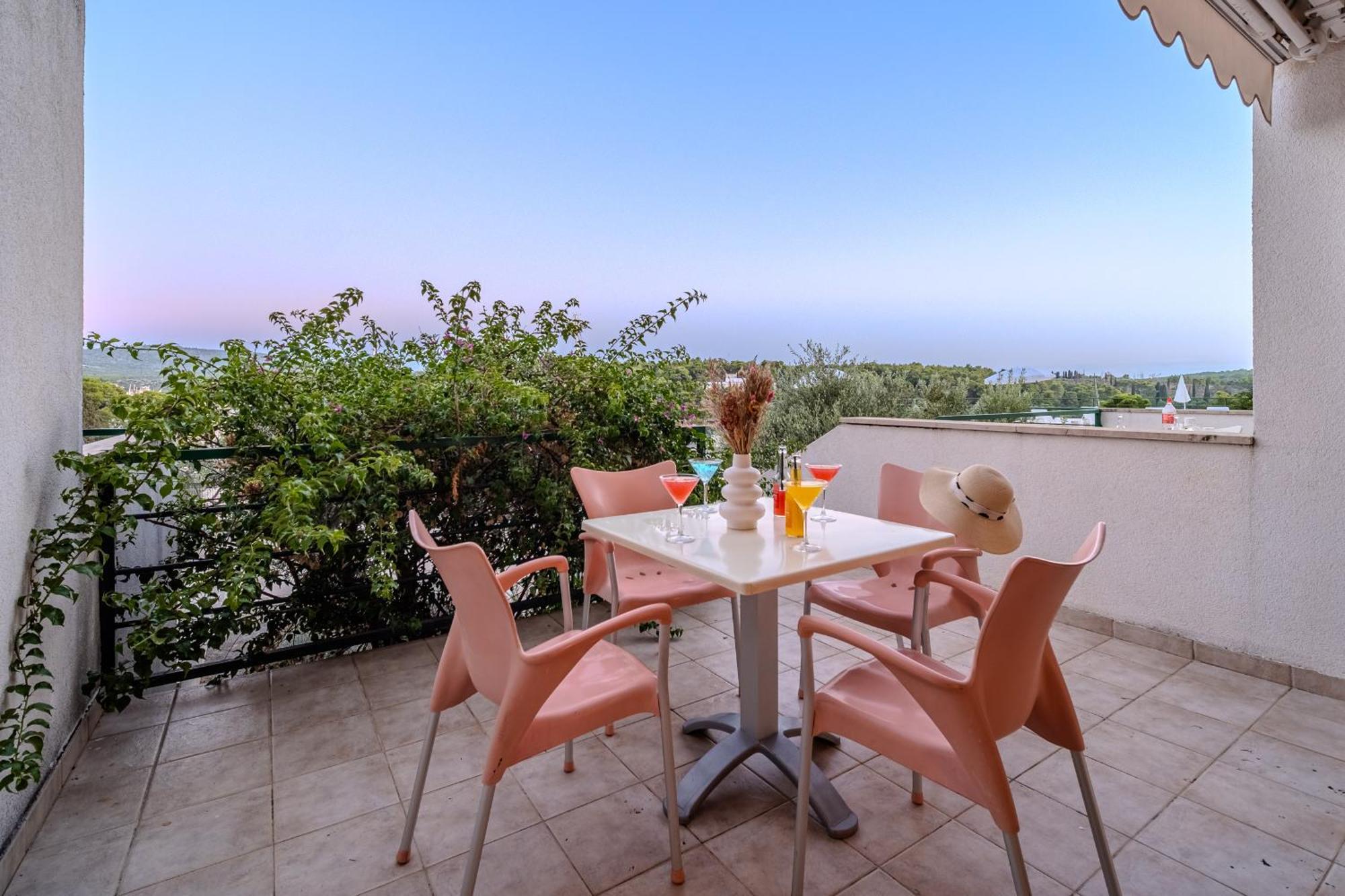 Apartment Milna - With Swimming Pool & Amazing Seaviews, Above Bijaka Beach 外观 照片