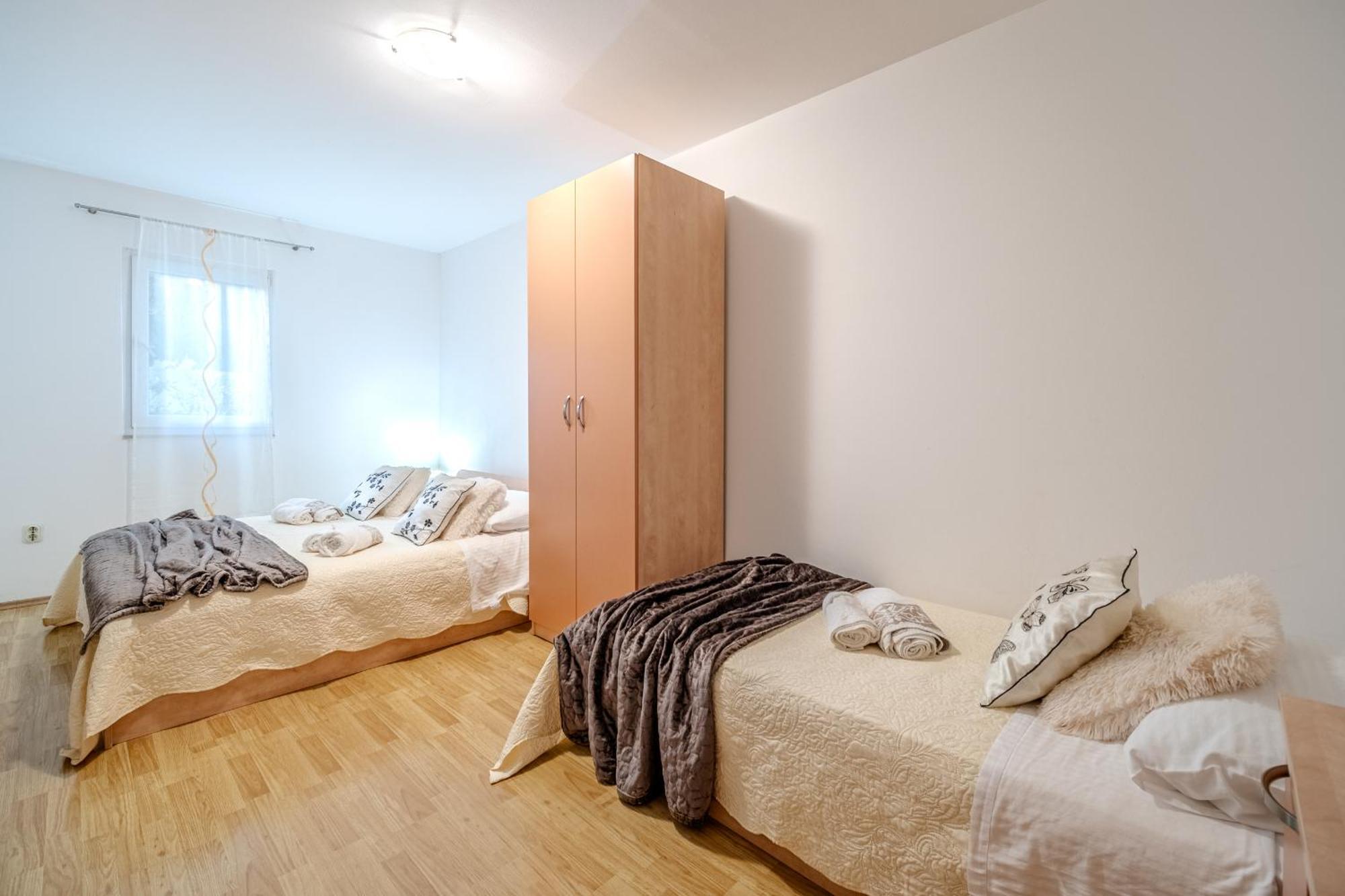 Apartment Milna - With Swimming Pool & Amazing Seaviews, Above Bijaka Beach 外观 照片