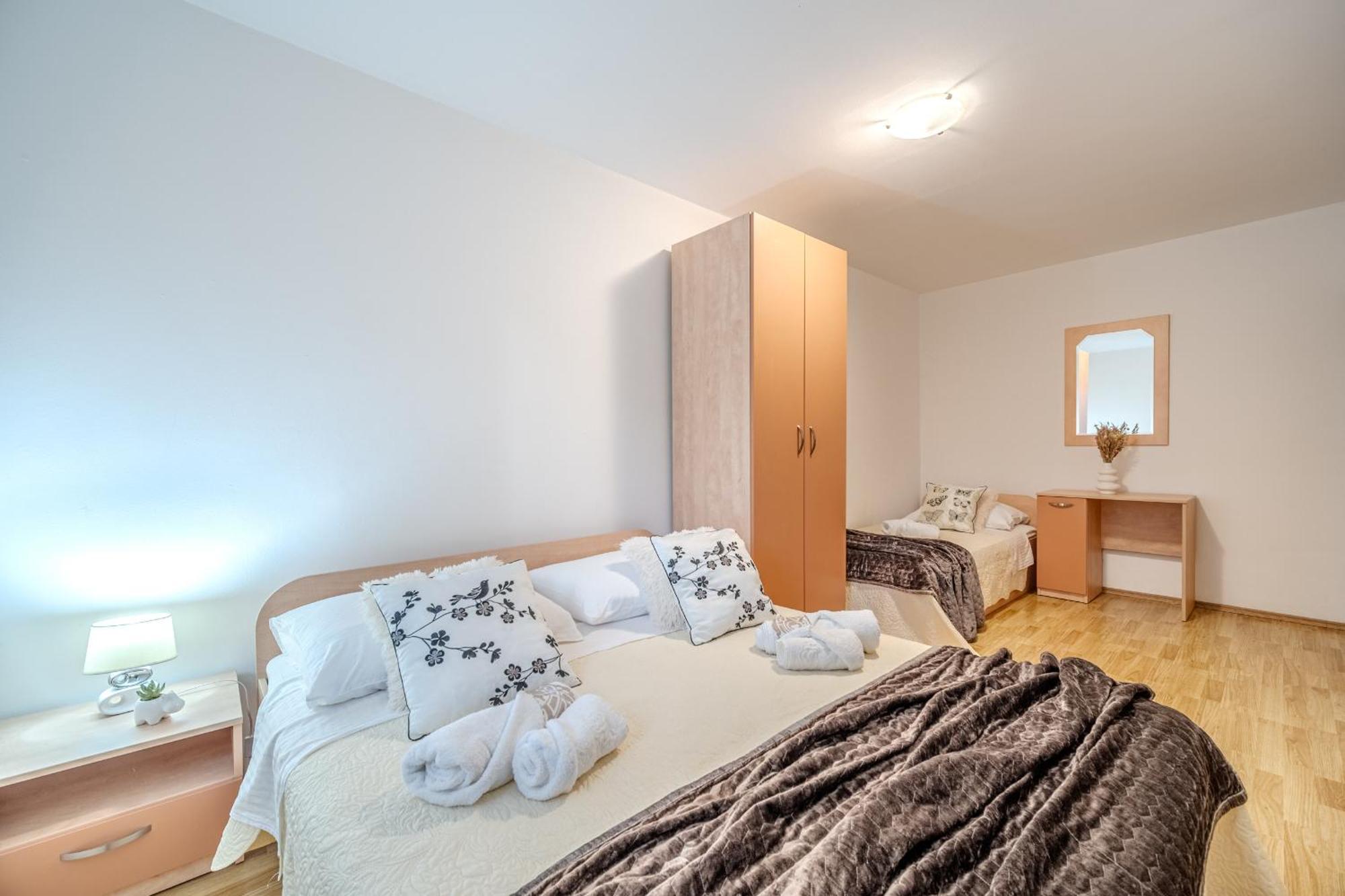 Apartment Milna - With Swimming Pool & Amazing Seaviews, Above Bijaka Beach 外观 照片