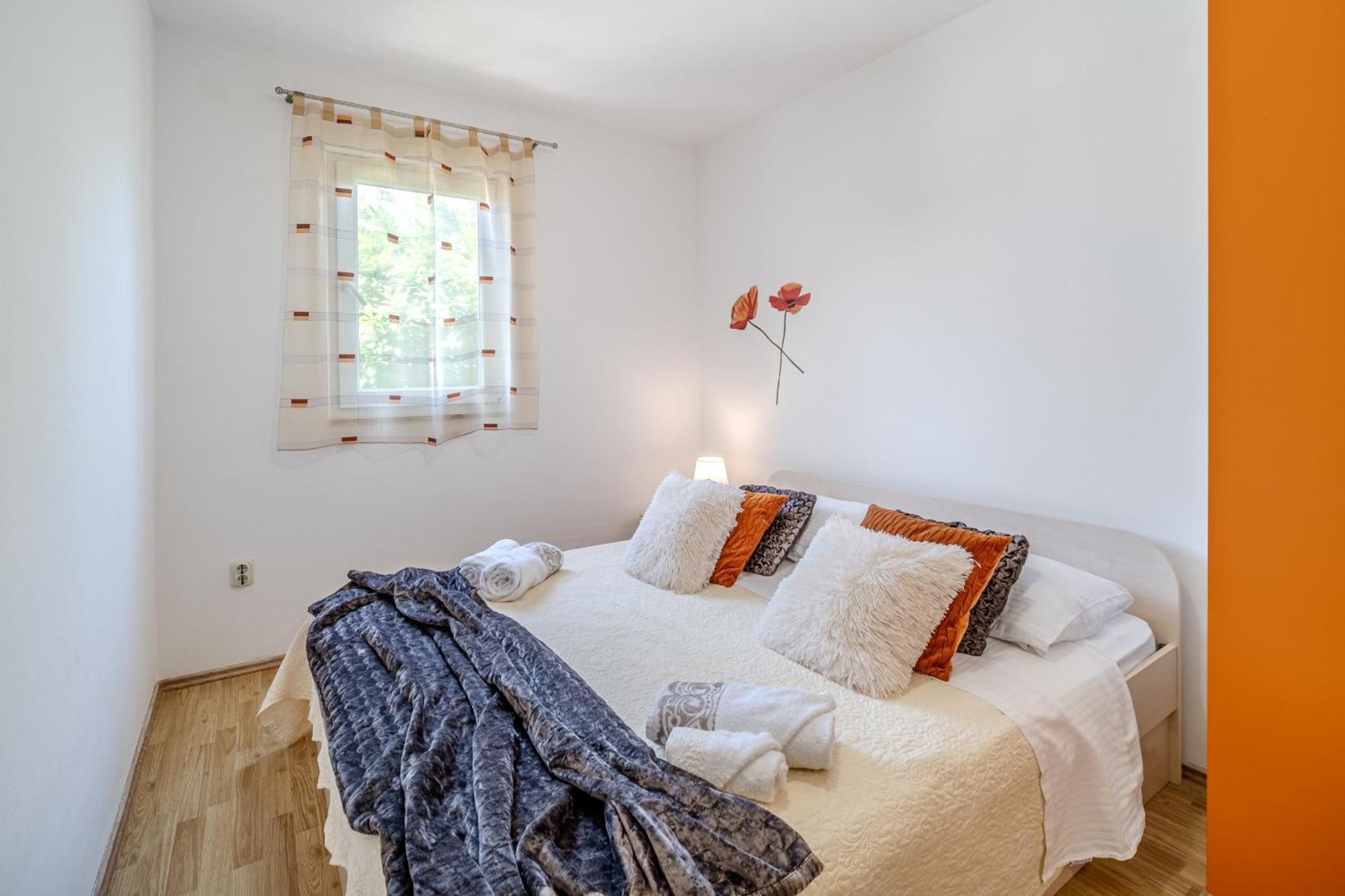 Apartment Milna - With Swimming Pool & Amazing Seaviews, Above Bijaka Beach 外观 照片