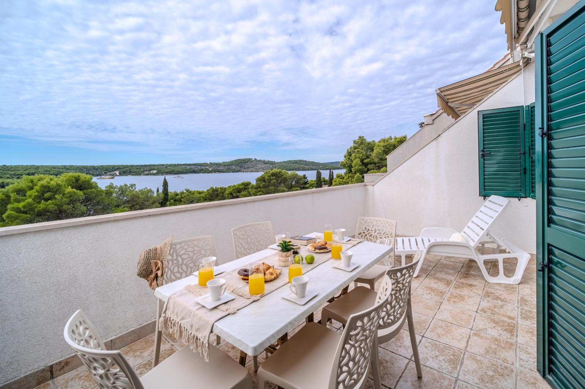 Apartment Milna - With Swimming Pool & Amazing Seaviews, Above Bijaka Beach 外观 照片