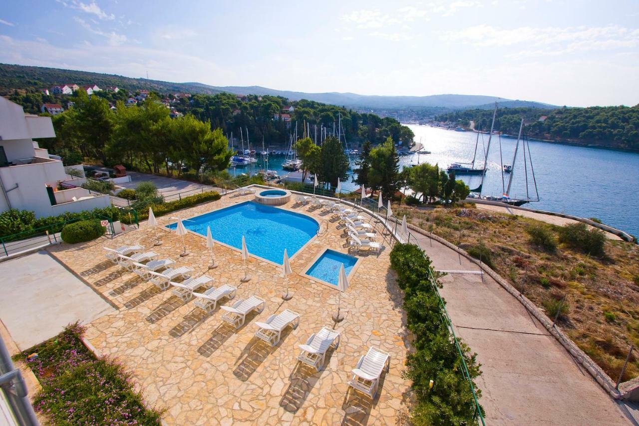 Apartment Milna - With Swimming Pool & Amazing Seaviews, Above Bijaka Beach 外观 照片